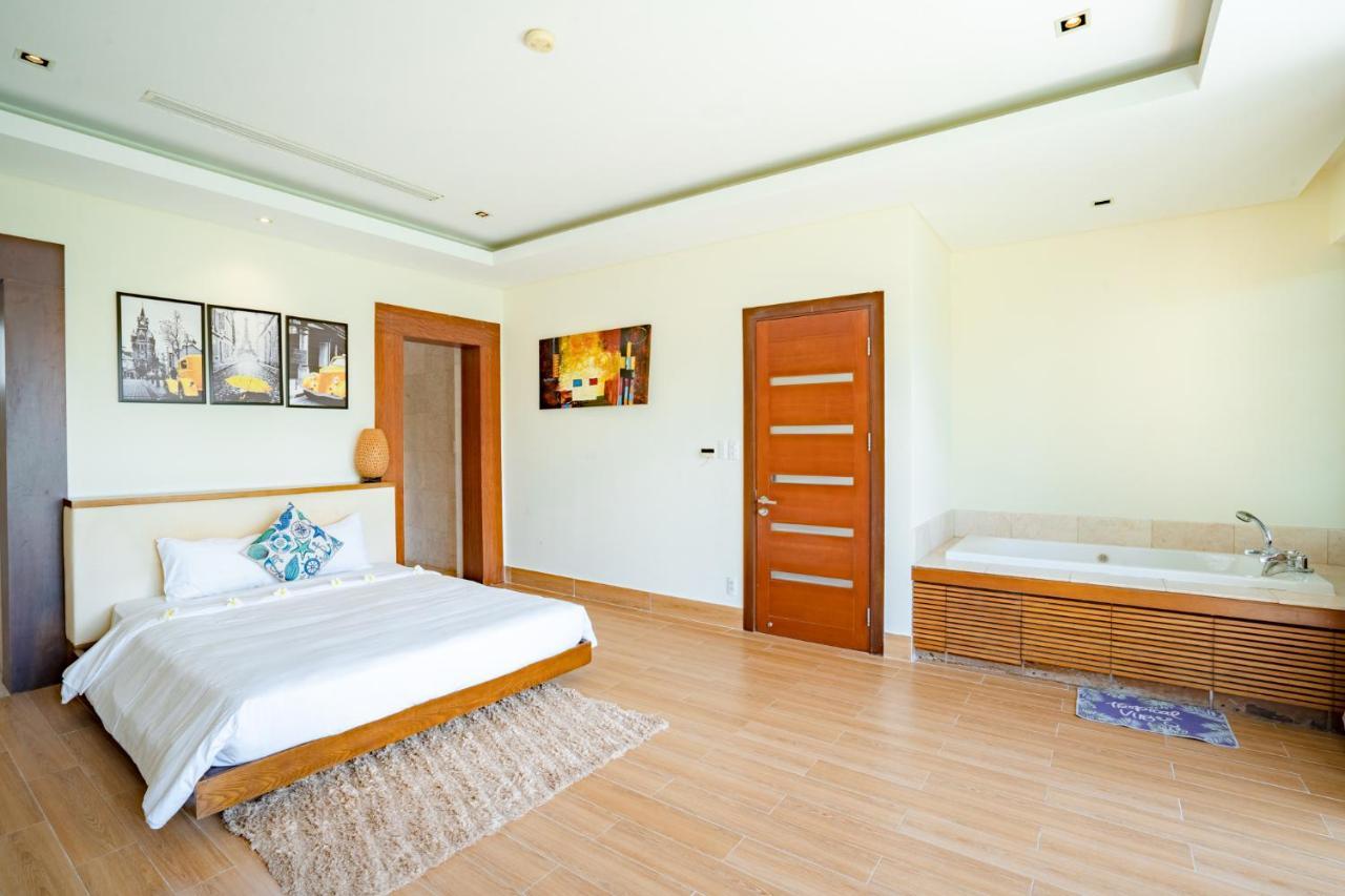 Deluxe Ocean Villa Along The Beach Da Nang Buitenkant foto