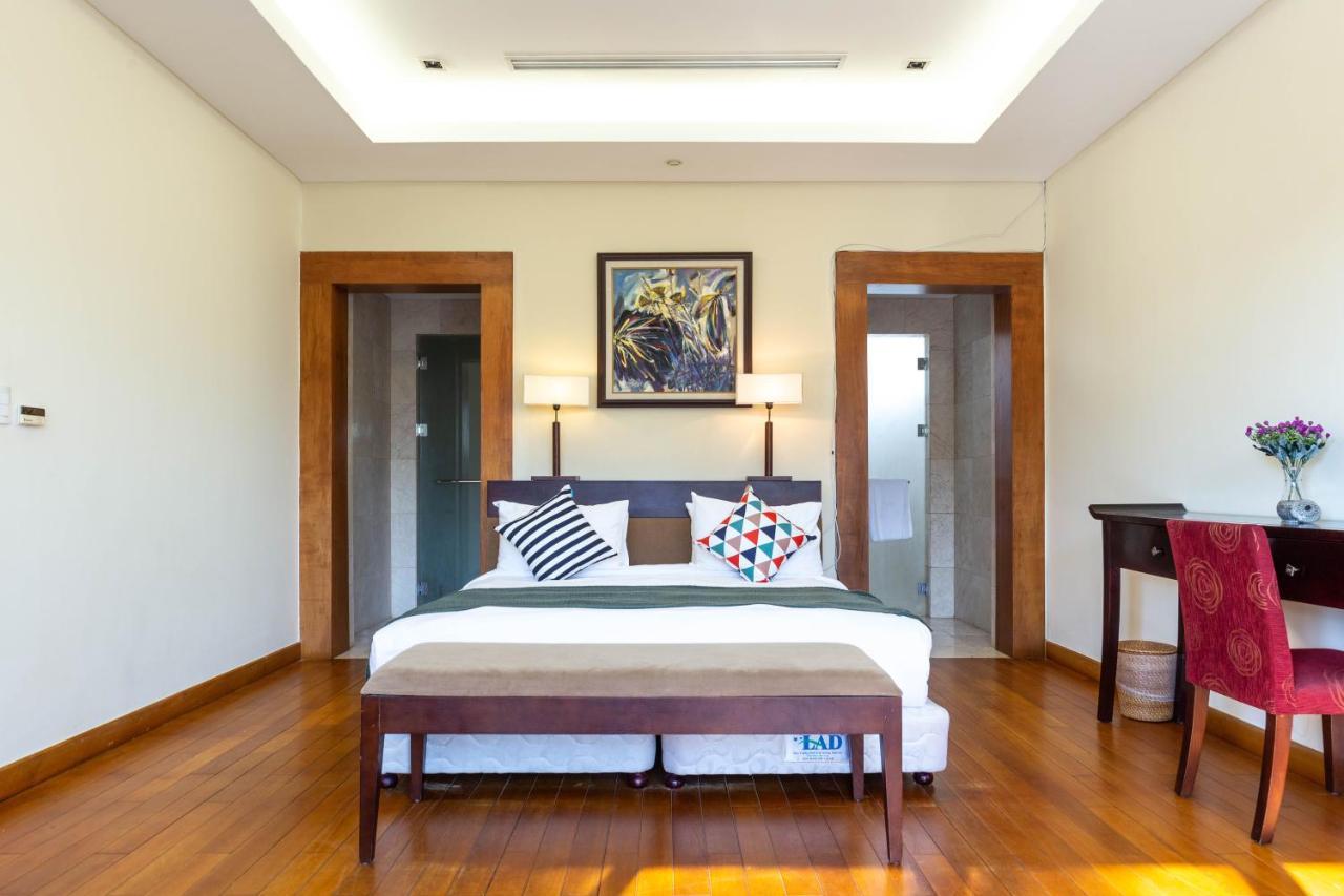 Deluxe Ocean Villa Along The Beach Da Nang Buitenkant foto