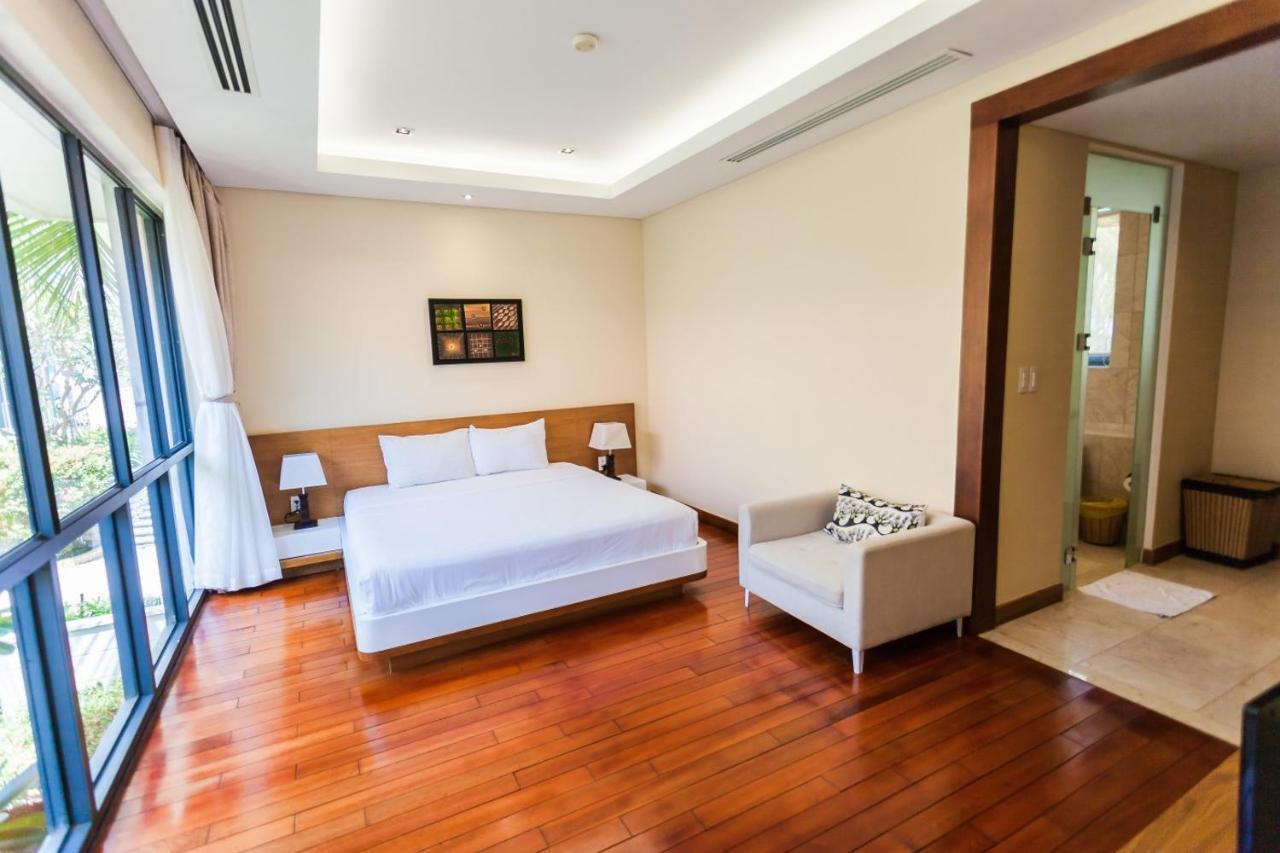 Deluxe Ocean Villa Along The Beach Da Nang Buitenkant foto